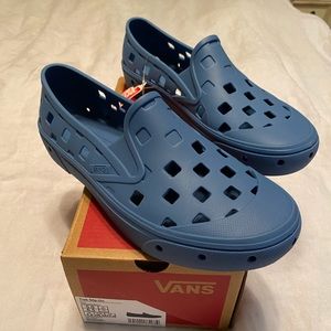 Vans Trek Slip On in Navy